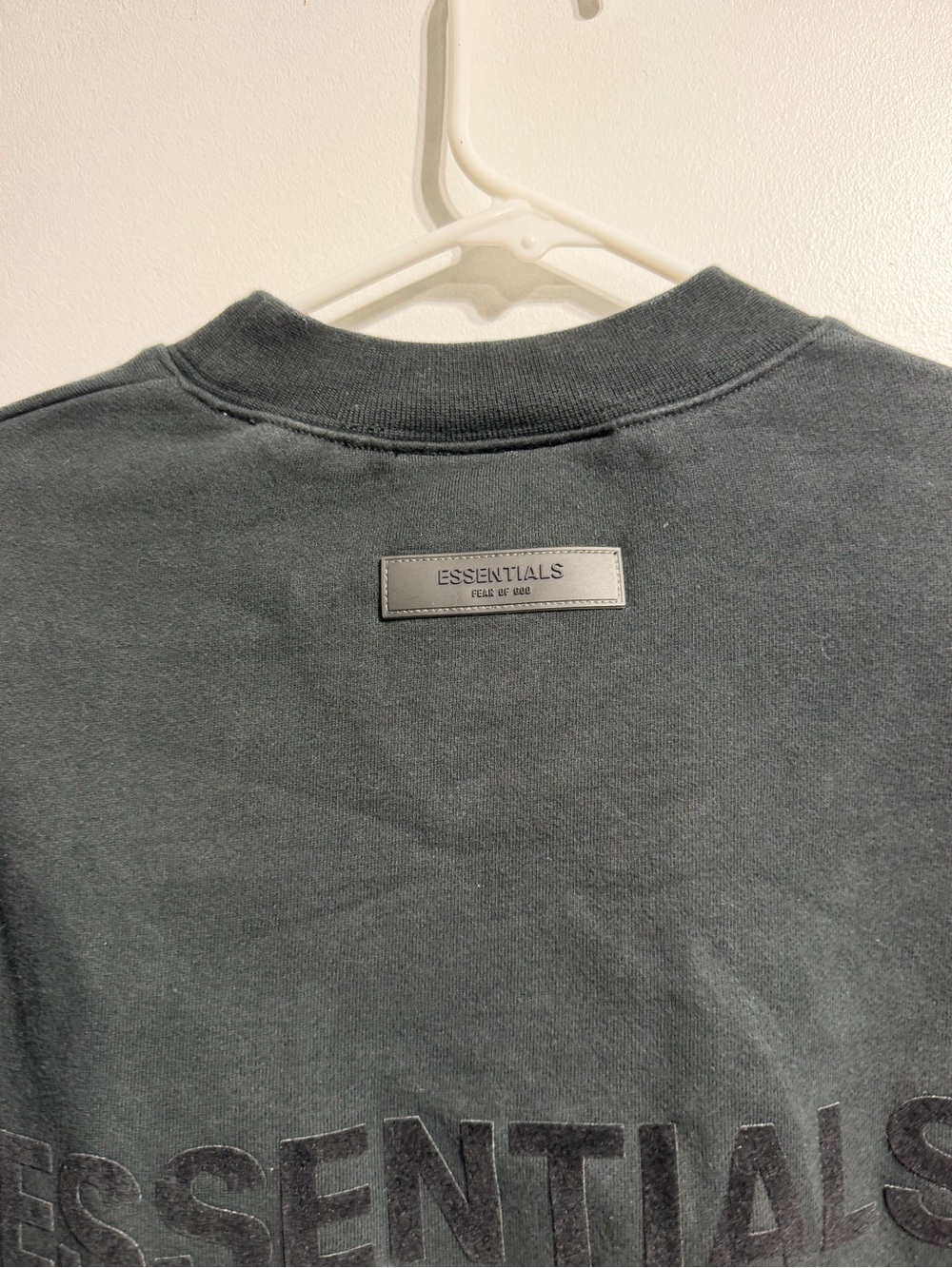Fear of God FOG Essentials Black Crewneck Sweatshirt Flocked Back Logo Size XS - Picture 5 of 6